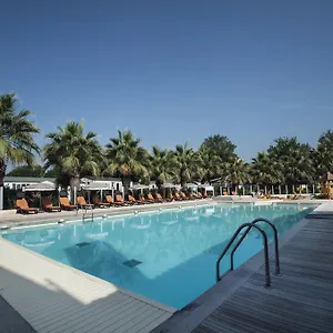 https://holiday-marina-resort.fr-provencehotel.com